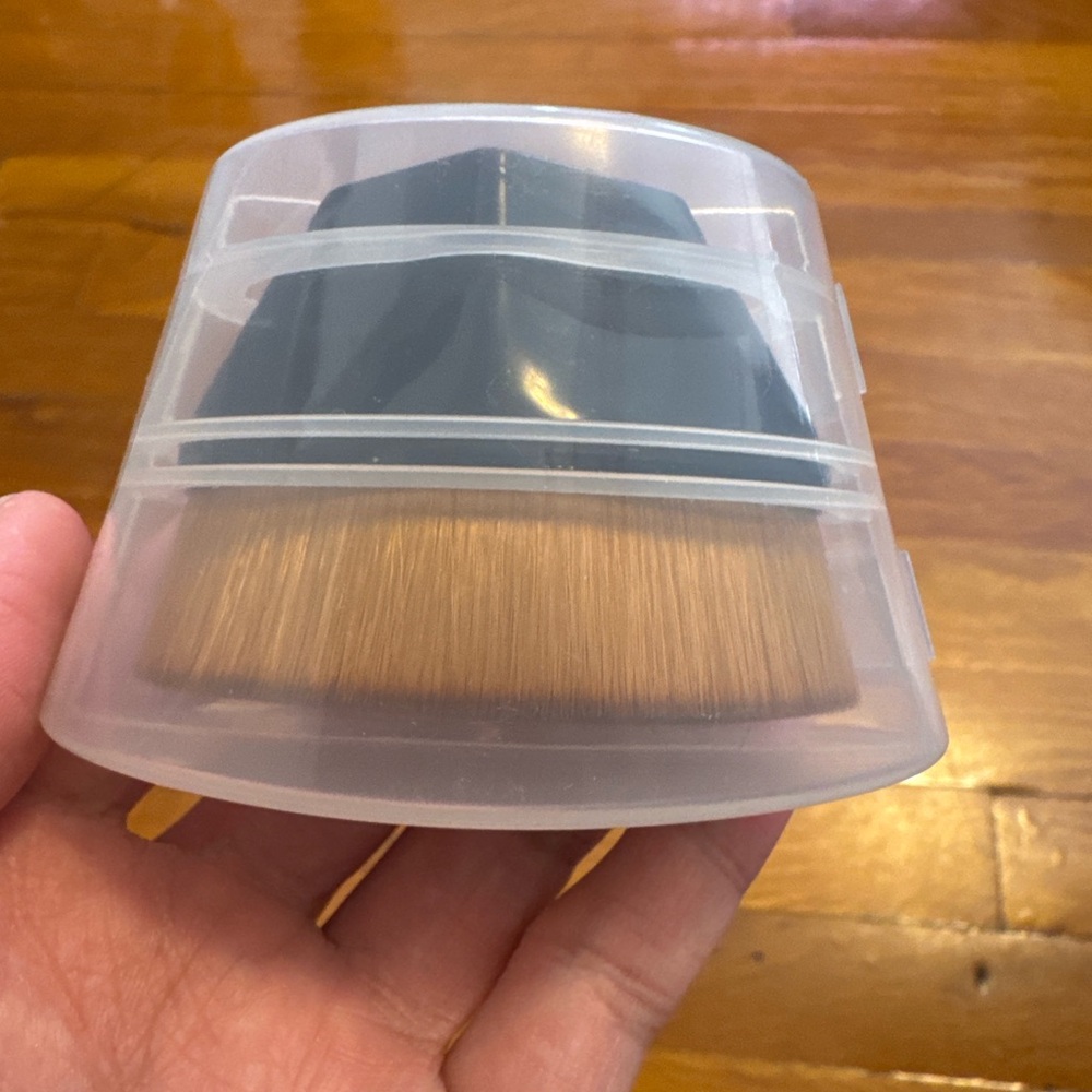 Foundation Brush with Protective Case